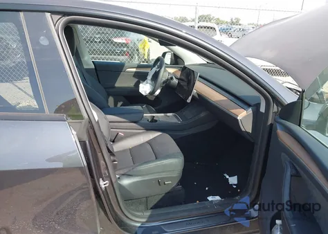 2025 Tesla Model Y Long Range Dual Motor All-Wheel Drive from USA, damaged, VIN 7SAYGDED0SA371231